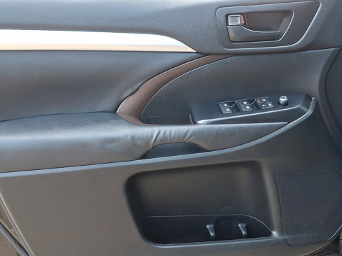 Used 2015 Toyota Highlander LE image 13