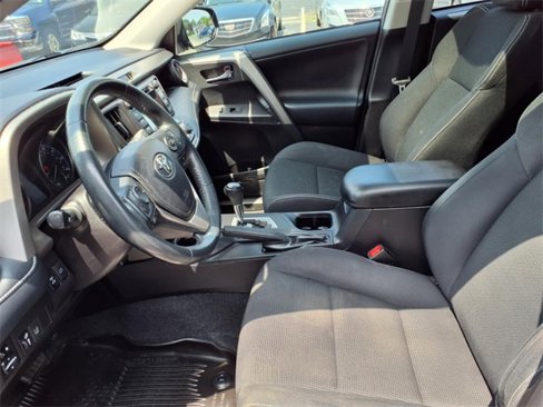 Used 2018 Toyota RAV4 XLE image 14