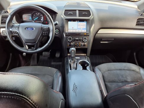 Used 2018 Ford Explorer XLT w/ Equipment Group 202A image 11