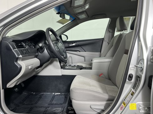 Used 2013 Toyota Camry LE image 11