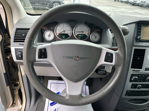 Used 2010 Chrysler Town & Country Touring image 19