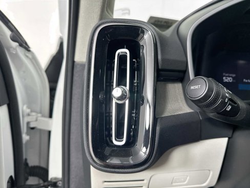 Used 2025 Volvo XC40 B5 Plus w/ Climate Package image 10