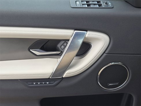 Certified 2025 Land Rover Discovery Sport Dynamic SE image 23
