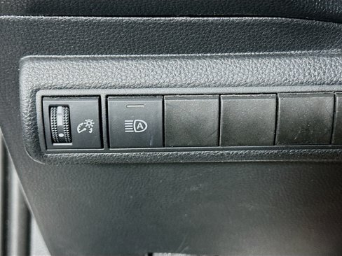 Used 2020 Toyota Corolla SE image 16