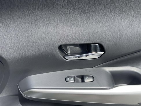 Used 2019 Nissan Kicks SR w/ SR Premium Package image 9
