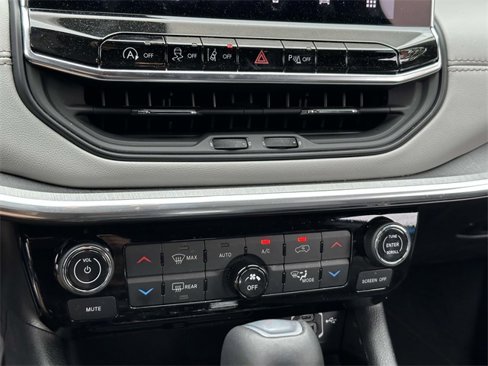 Used 2024 Jeep Compass Limited w/ Sun and Sound Group image 33