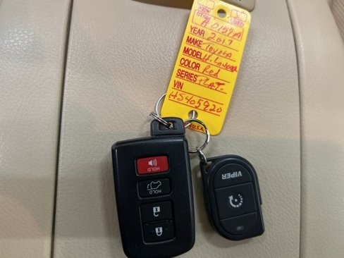 Used 2017 Toyota Highlander Limited Platinum image 16