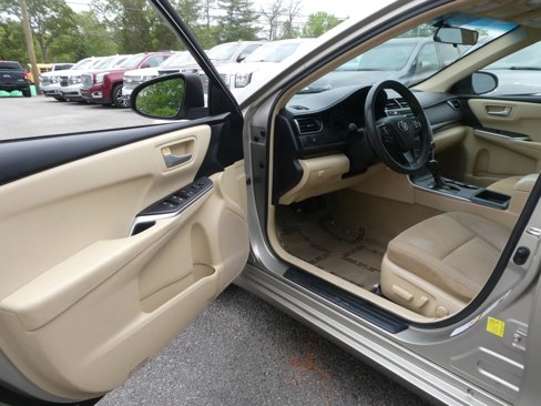 Used 2015 Toyota Camry LE image 11
