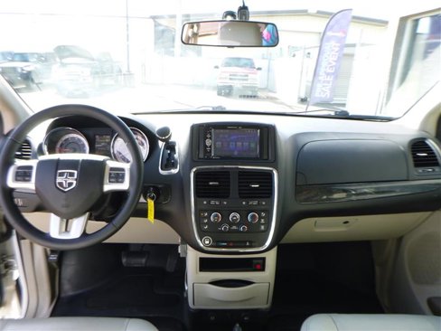 Used 2014 Dodge Grand Caravan SXT w/ Rear Park Assist Package image 13
