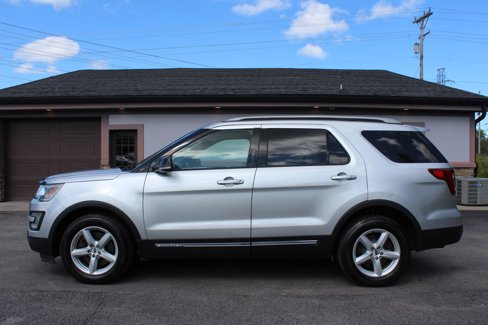 Used 2017 Ford Explorer XLT w/ Equipment Group 202A image 11