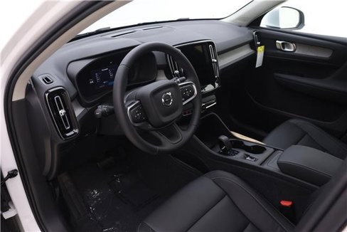 New 2025 Volvo XC40 B5 Core w/ Protection Package Premier image 6
