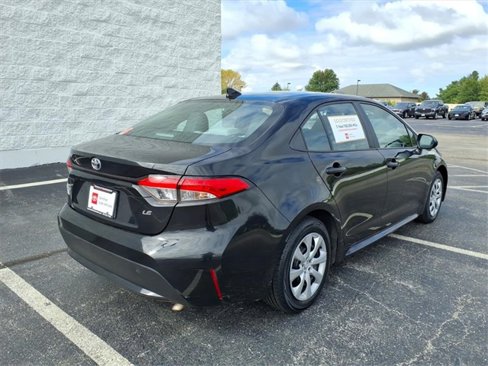 Certified 2022 Toyota Corolla LE image 3