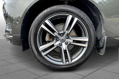 Used 2019 Volvo XC60 T5 Momentum w/ Multimedia Package image 10