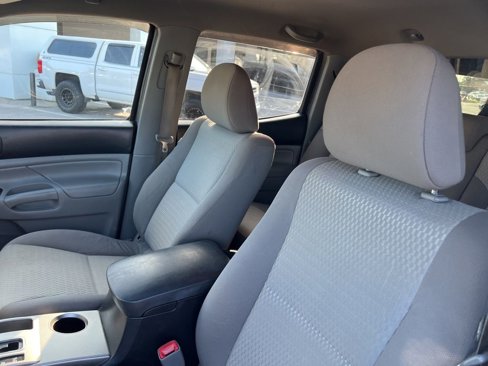 Used 2014 Toyota Tacoma PreRunner image 30