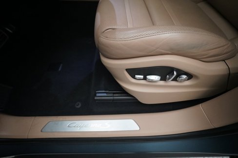Used 2019 Porsche Cayenne S image 14