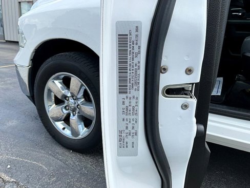 Used 2015 RAM 1500 SLT image 37