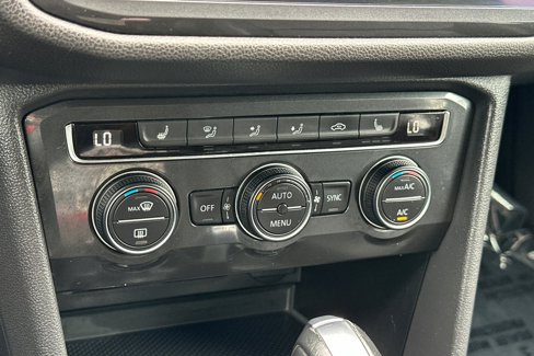 Used 2019 Volkswagen Tiguan SE image 22