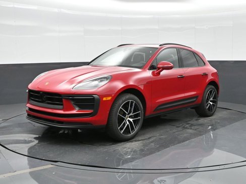 Used 2025 Porsche Macan image 1