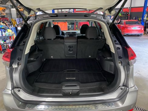 Used 2018 Nissan Rogue SV w/ Premium Package image 18