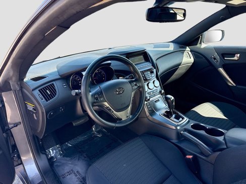 Used 2015 Hyundai Genesis 3.8 image 2