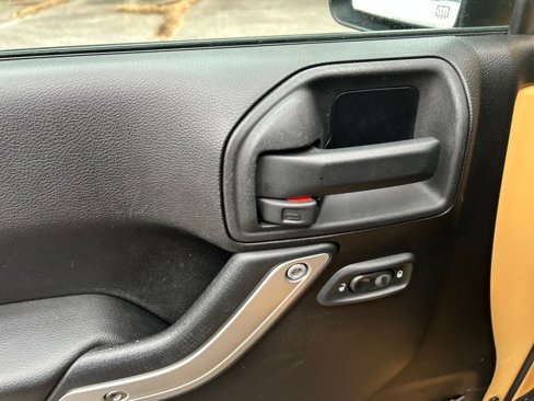Used 2013 Jeep Wrangler Unlimited Sahara w/ Connectivity Group image 13