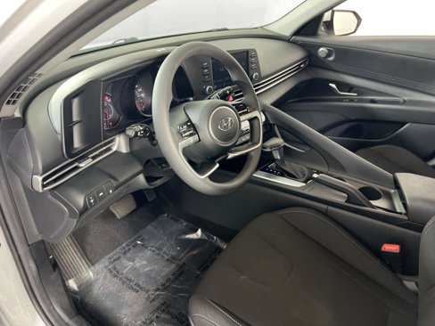 Used 2023 Hyundai Elantra SEL image 9