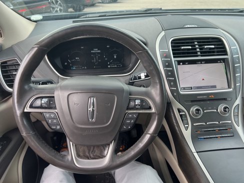 Used 2019 Lincoln Nautilus Reserve image 13