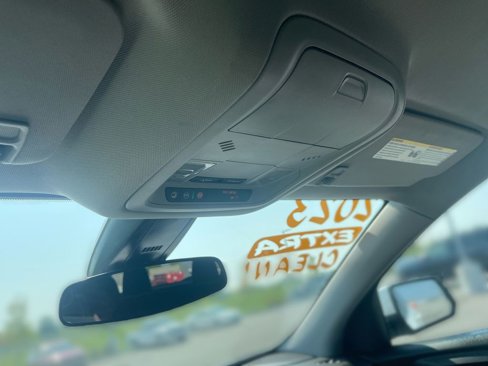 Used 2023 GMC Acadia SLE image 18
