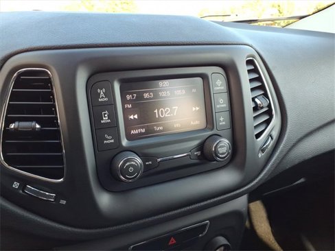 Used 2017 Jeep Compass Latitude image 20