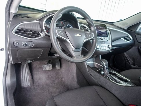 Used 2023 Chevrolet Malibu LT image 2