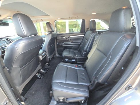 Used 2018 Toyota Highlander XLE image 14
