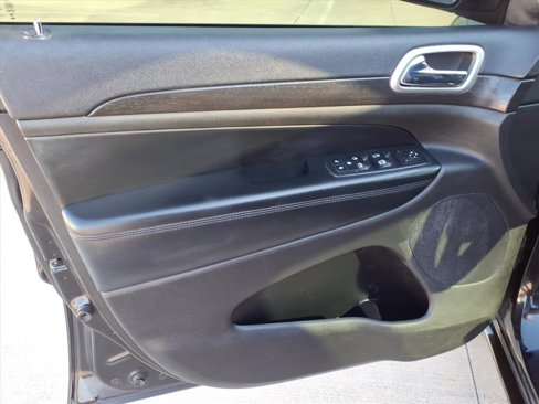 Used 2015 Jeep Grand Cherokee Altitude image 18