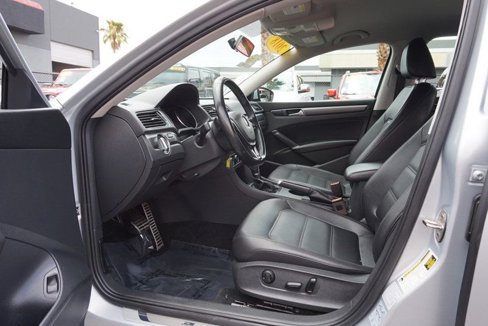 Used 2018 Volkswagen Passat 2.0T image 15