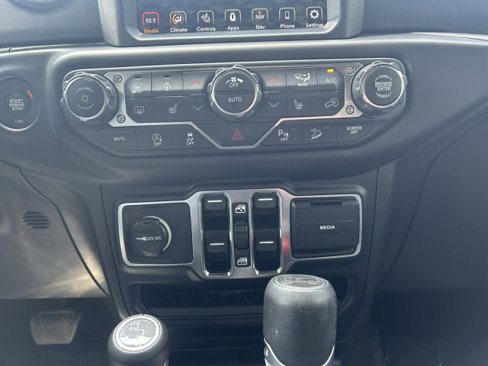 Used 2020 Jeep Wrangler Unlimited Sahara image 15