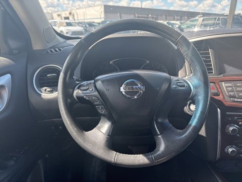Used 2016 Nissan Pathfinder Platinum w/ Family Entertainment Package image 24