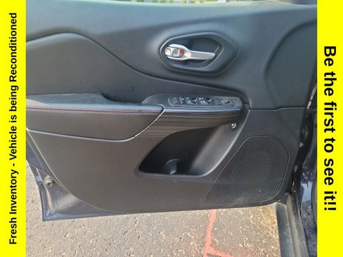 Used 2015 Jeep Cherokee Trailhawk w/ Cold Weather Group image 10
