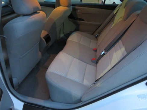 Used 2017 Toyota Camry LE image 32