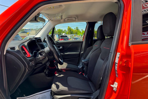 Used 2017 Jeep Renegade Trailhawk image 15