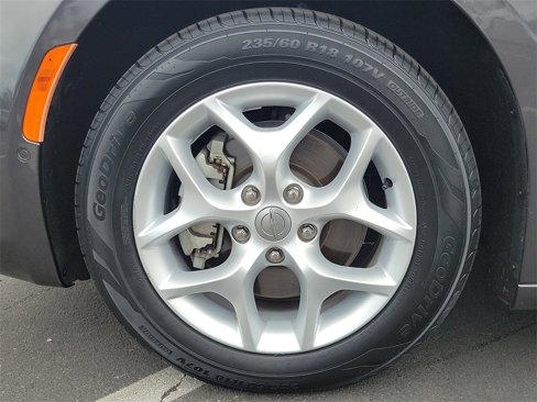 Used 2018 Chrysler Pacifica Touring-L w/ Advanced Safetytec Group image 31