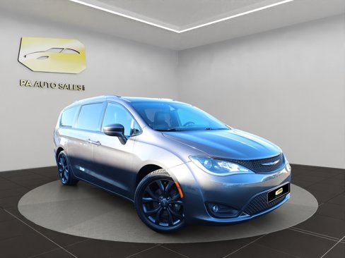 Used 2019 Chrysler Pacifica Touring-L image 1