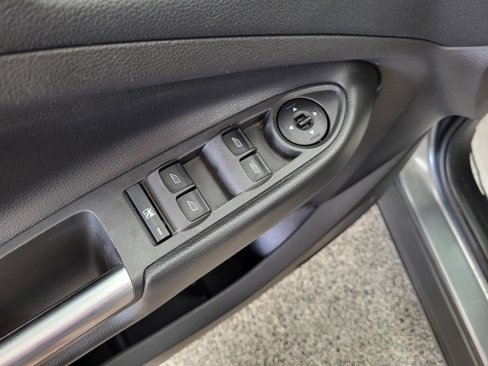 Used 2017 Ford Escape SE image 3