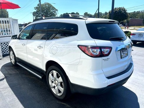 Used 2016 Chevrolet Traverse LT w/ Style and Technology Package image 5