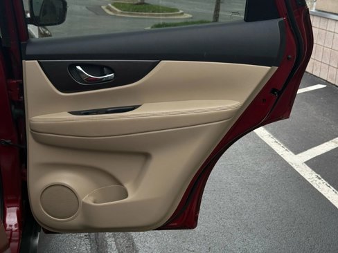 Used 2014 Nissan Rogue SV w/ SV Family Package image 25