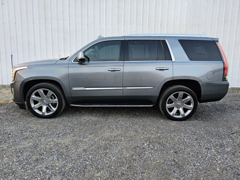 Used 2018 Cadillac Escalade Luxury image 3