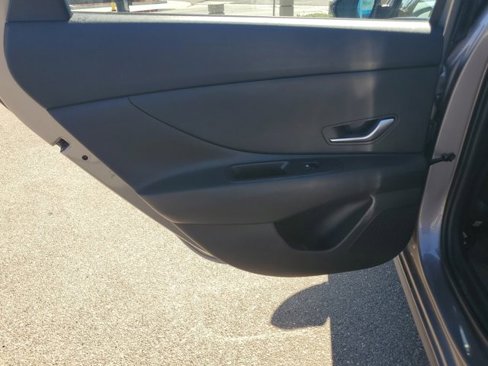 Used 2024 Hyundai Elantra SEL image 14