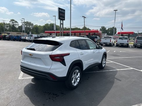 New 2025 Chevrolet Trax LS w/ LS Convenience Package image 2