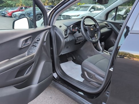 Used 2021 Chevrolet Trax LS w/ Tint and Cruise Package image 11