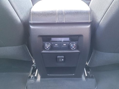 Used 2021 Chevrolet Traverse LT image 11