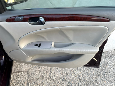 Used 2009 Buick Lucerne CXL image 24
