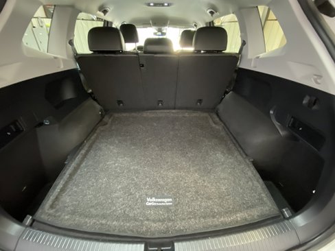 Used 2024 Volkswagen Tiguan SE image 29